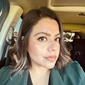 Meet your Posher, Ana